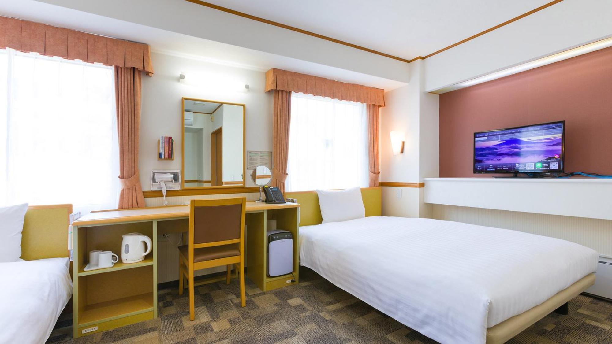 Toyoko Inn Fujisan Numazu Eki Kita Guchi No 2 Room photo