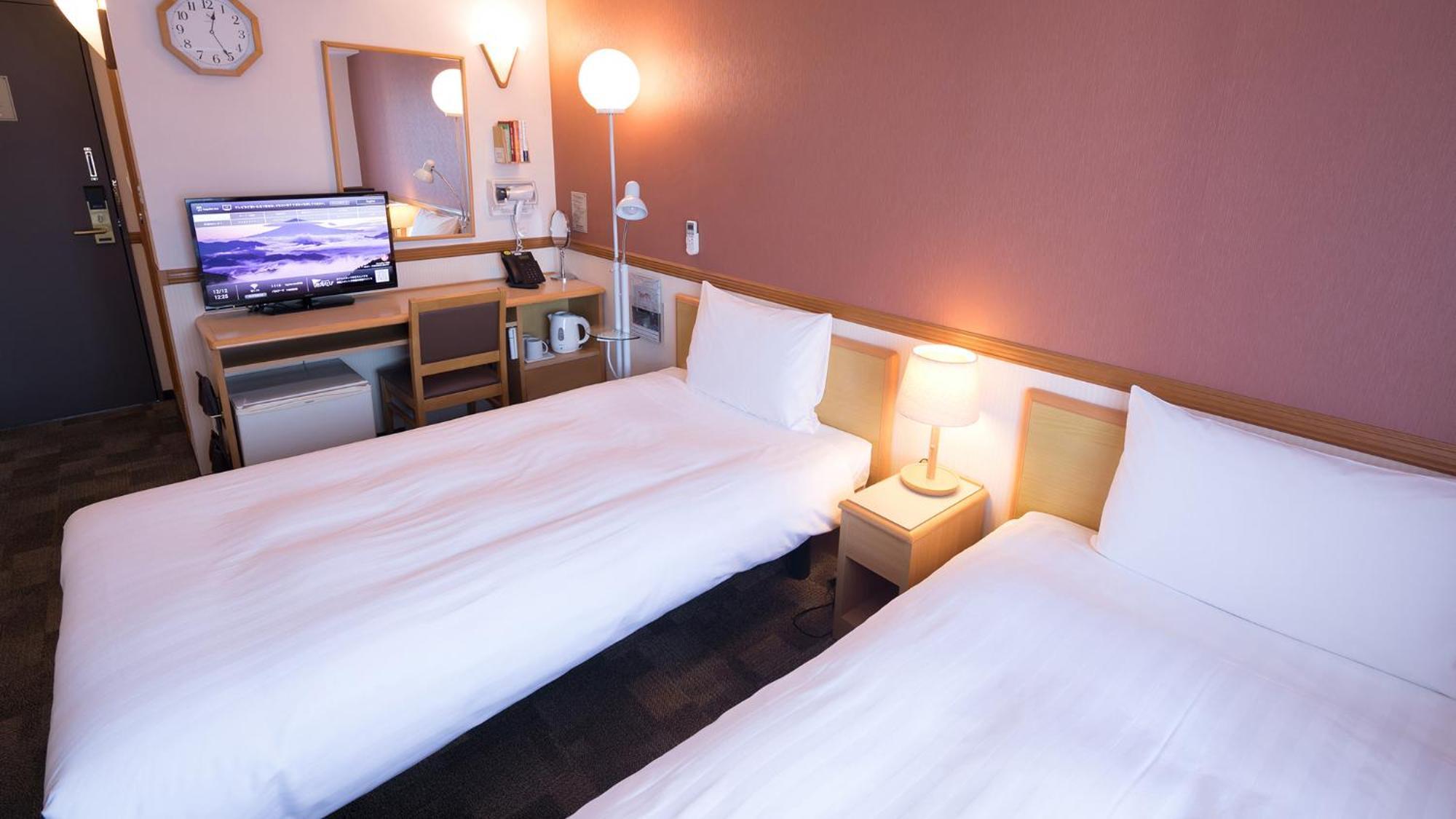 Toyoko Inn Fujisan Numazu Eki Kita Guchi No 2 Room photo